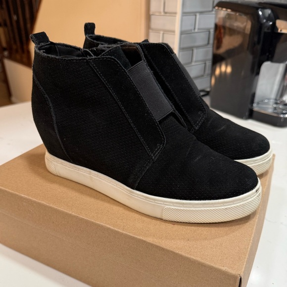 Steve Madden Shoes - Steve Madden Women’s Wavery Wedge Sneakers